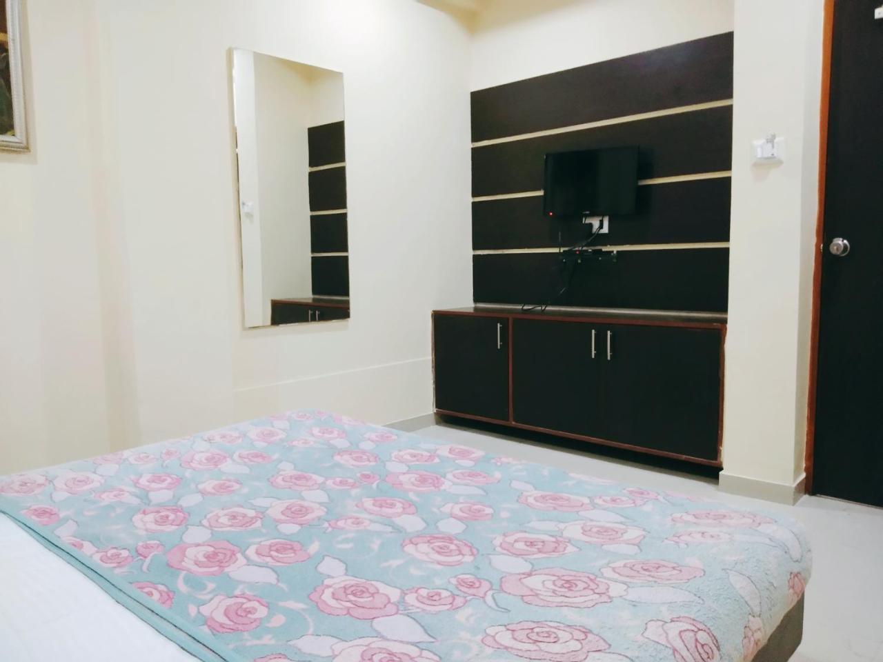 Hotel Krishna Palace Ahmedabad Luaran gambar